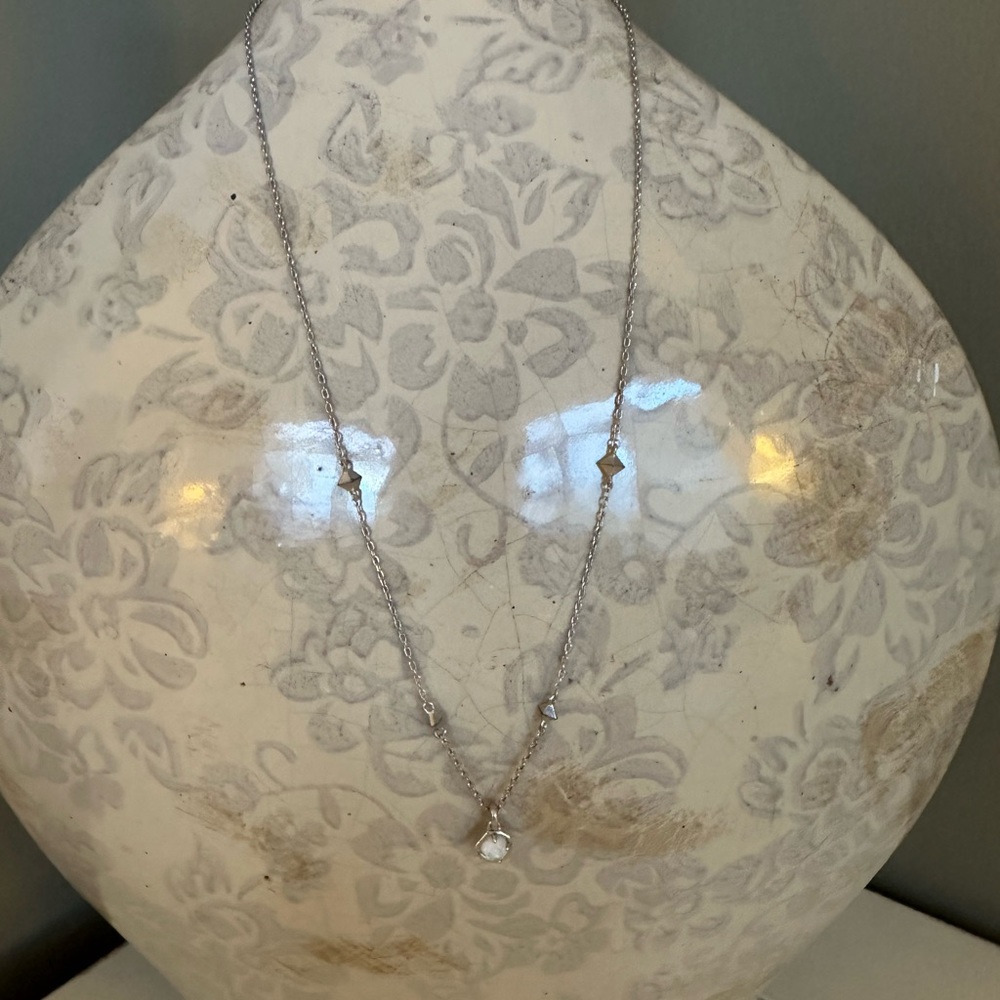 Kendra Scott pendant necklace